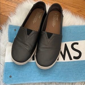 TOMS Avalon slip ons